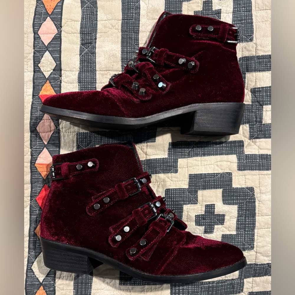 Like New! Gianni Bini Velvet Burgundy Ankle Boots